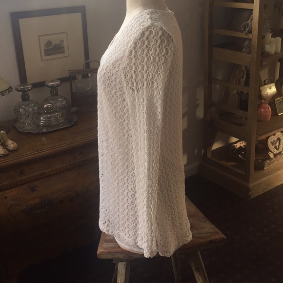Gorgeous white crochet top with attached camisole - Picture 2 of 6